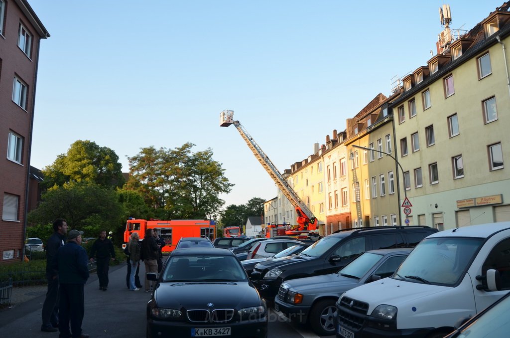 Feuer 3 Dachstuhl Koeln Buchforst Kalk Muelheimerstr P258.JPG